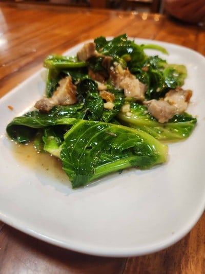 ผัดแขนงหมูกรอบ