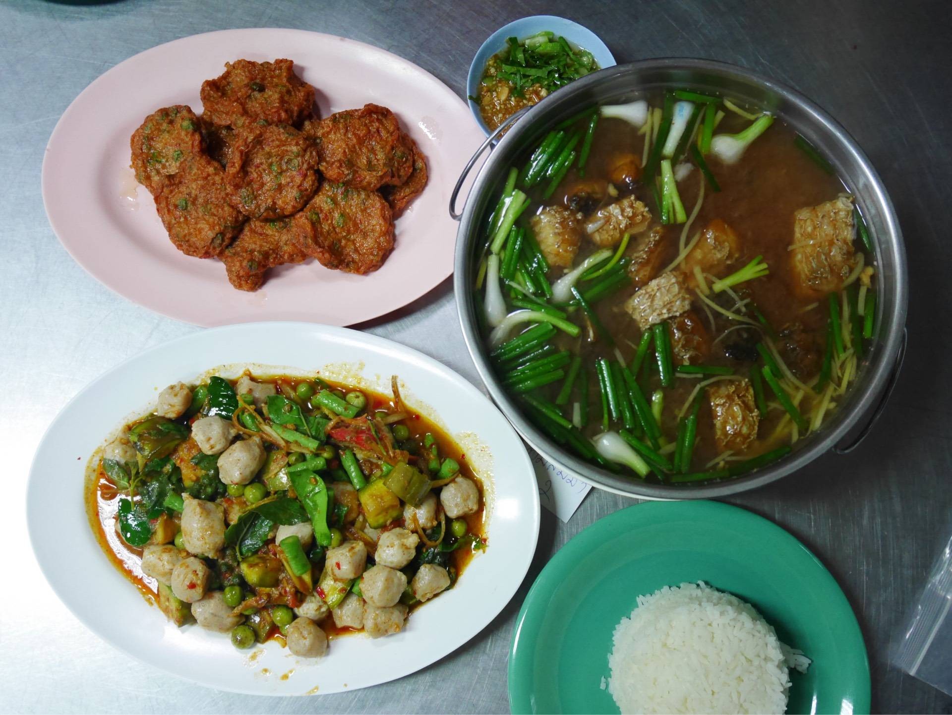 ปลาแม่น้ำสดจากตลาดปากน้ำโพ