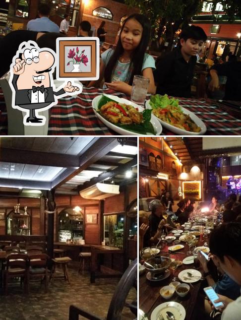 ภายในร้านจันทร์เสวย บรรยากาศอบอุ่น