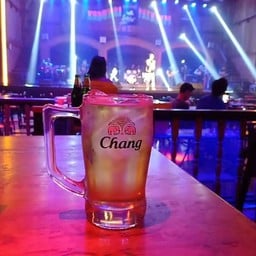 เครื่องดื่มและบรรยากาศดนตรีสด