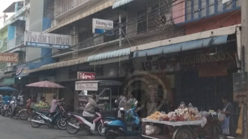 โจ๊กหมูใส่ไข่