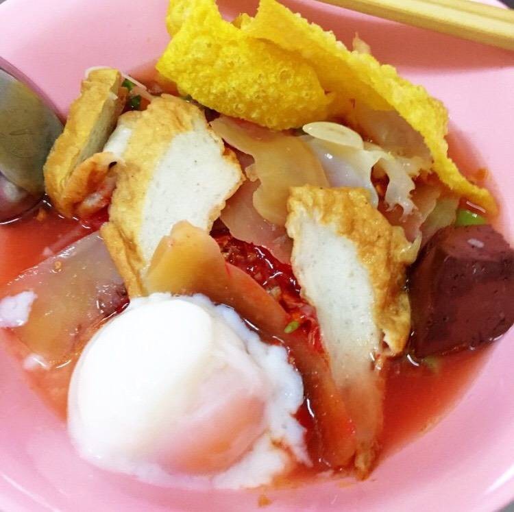 หน้าร้านโจ๊กเจ๊รอ ถนนอารักษ์ นครสวรรค์