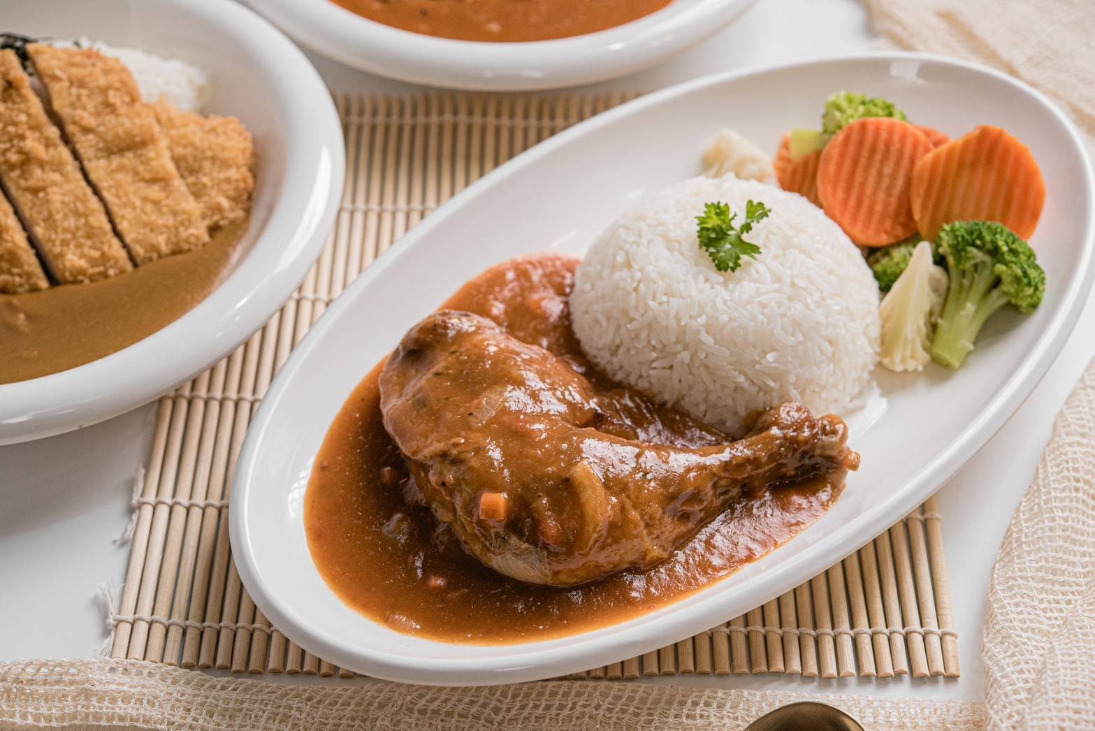 ข้าวสตูไก่อบ เมนูซิกเนเจอร์ของห้องครัวหัวหมี