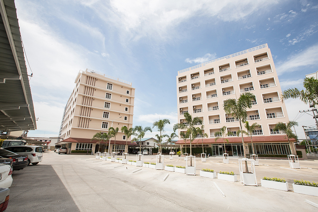 โรงแรมพีเอธานี ด้านหน้า