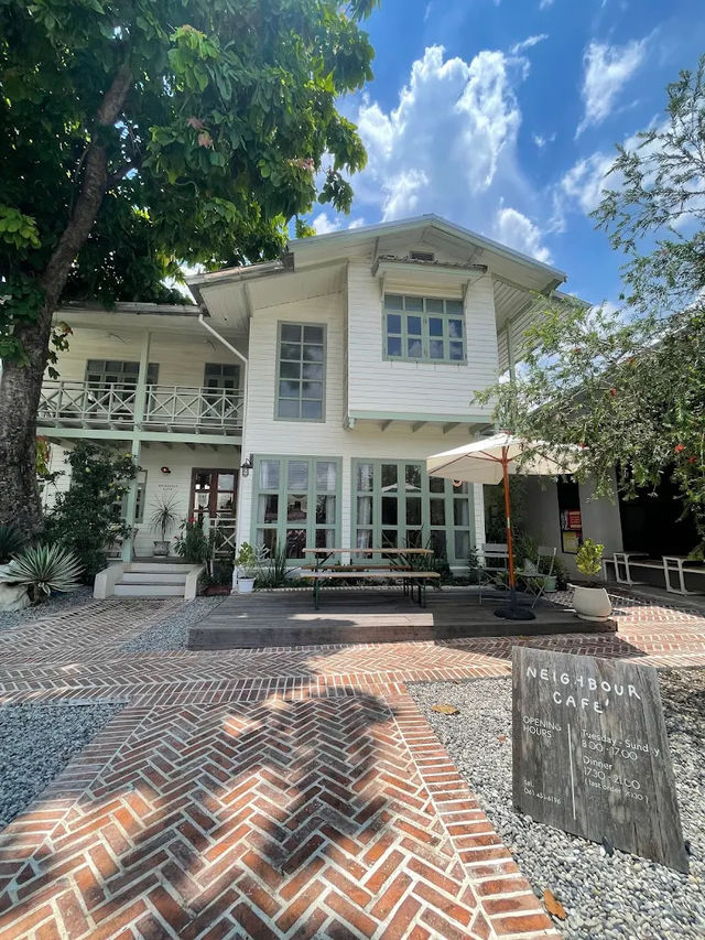 Neighbour Cafe บ้านไม้เก่า ขอนแก่น